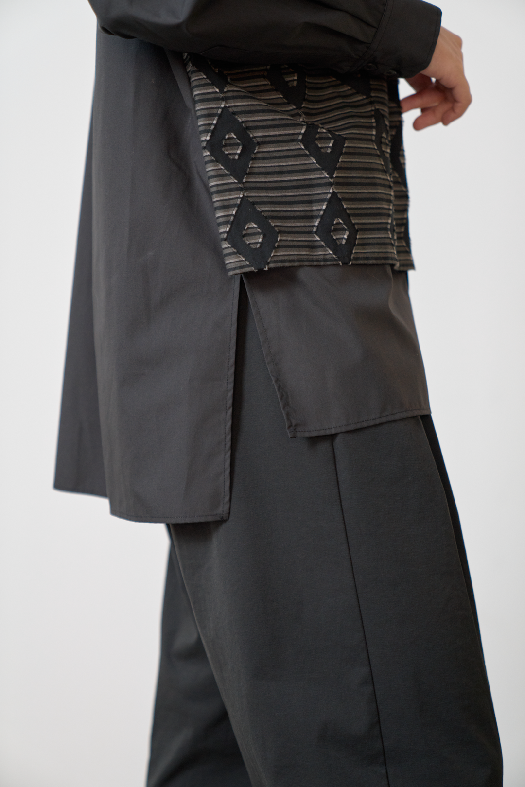 -Horizontal-　シャツ　col:チャコール