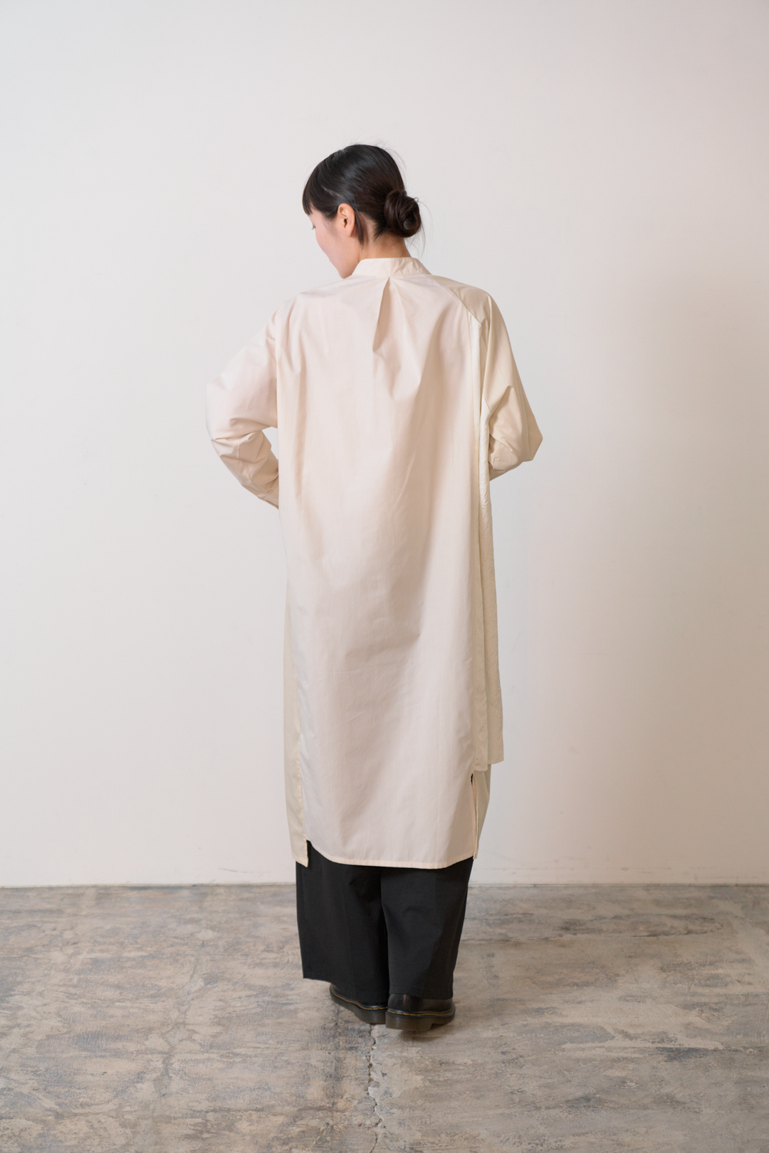 TWIN BUTTON- シャツワンピース col:ベージュ – POLS TWIN BUTTON- シャツワンピース col:ベージュ – POLS
