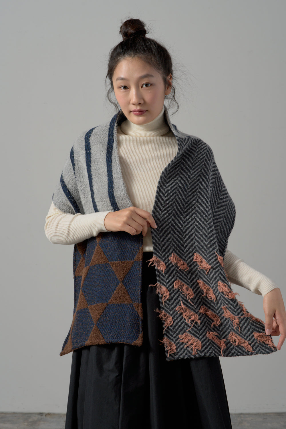 -GEOMETRIC GRADATION-　ウールカットジャカードストール　col:ネイビー