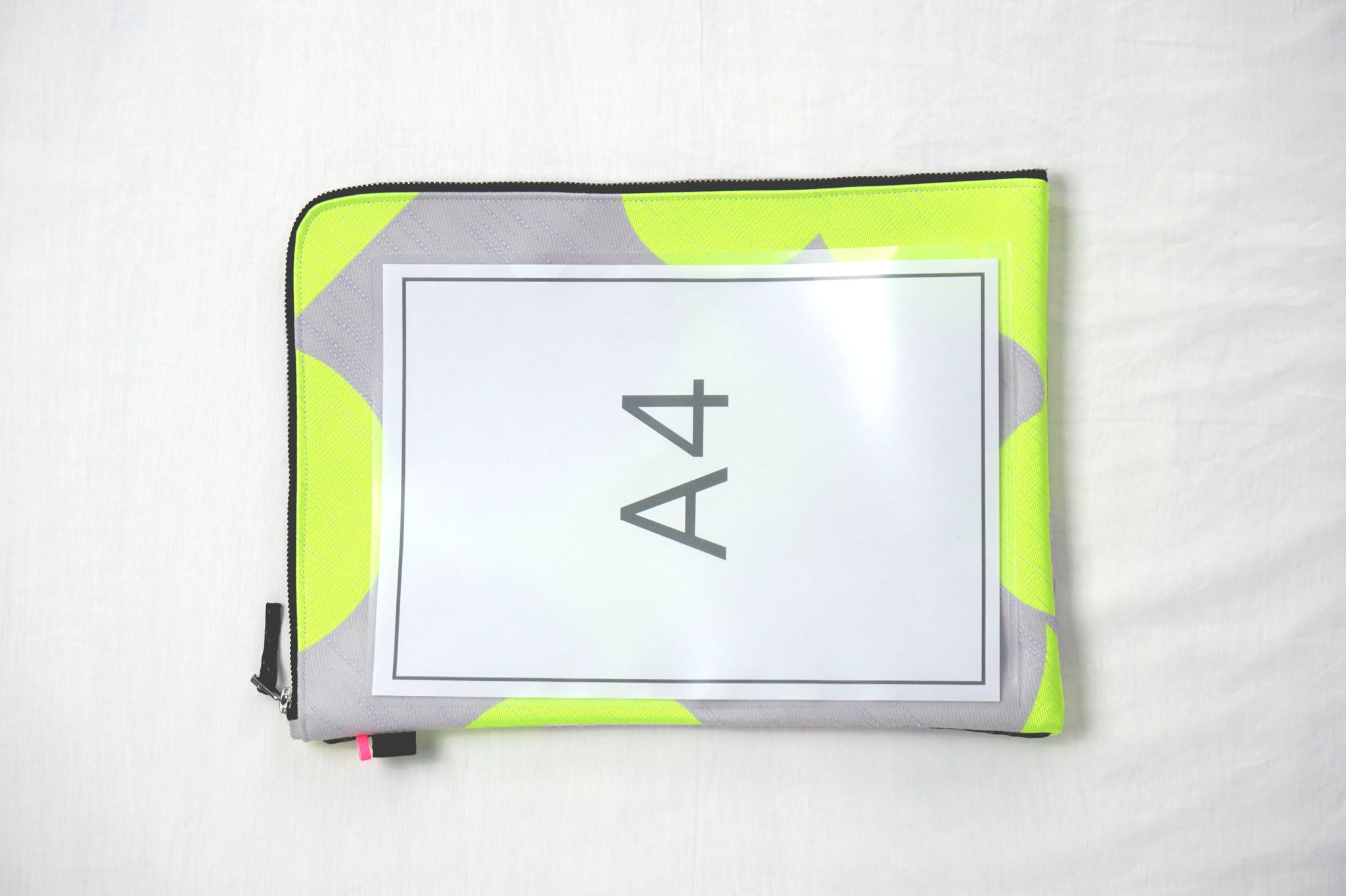 ホワイトノートPCケース イエローボタンデザイン マラソン中P10倍！コクヨ 公式キルティングPCケース＜14